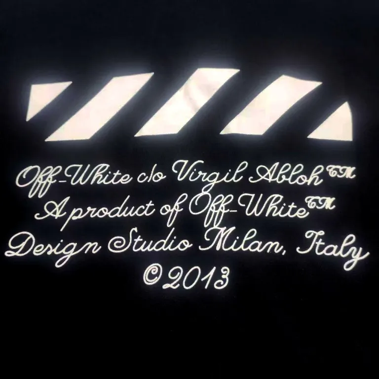 Top tested version OFF New No. 23 WHITE Hooded Sweatshirt OW Jacket Trendy Brand Couple Men's and Women's Hoodie As a street fashion art in the luxury ranks, off white has always attracted many fans with its classic logo and trendy creativity. Not only is it an understanding of fashion, off white also intuitively reflects ♻️ environmental awareness in many works, and treats the world gently.  The kangaroo pocket adopts a special machine crimping process with externally shaped wiring. The brim of the hat adopts a threaded design and is patterned more than 10 times. Can perfectly restore the original effect. Printing process, clear picture. The white glue base ensures the firmness of the printing, and machine washing is stress-free. The fabric is made of 480g terry cotton fabric with full drape.  Color: Black Size: XS-L P:410